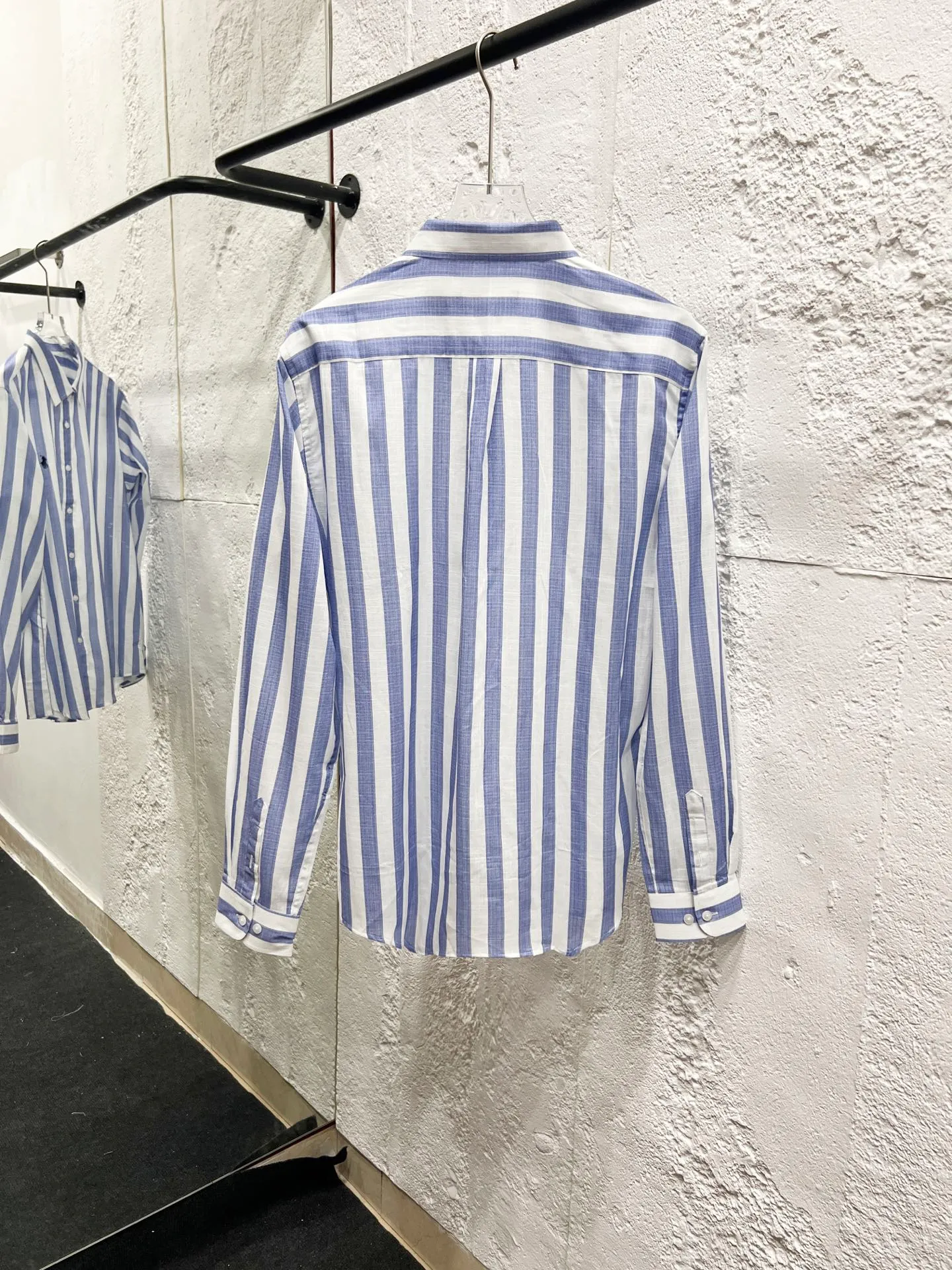 P192 Style number: T55 Ralph Lauren & Ralph Lauren large striped shirt made of slub cotton, can be used as a sun protection shirt Color: blue Size: M (110-125 pounds) L (125-140 pounds) XL (140-155 pounds) 2XL (155-170 pounds)